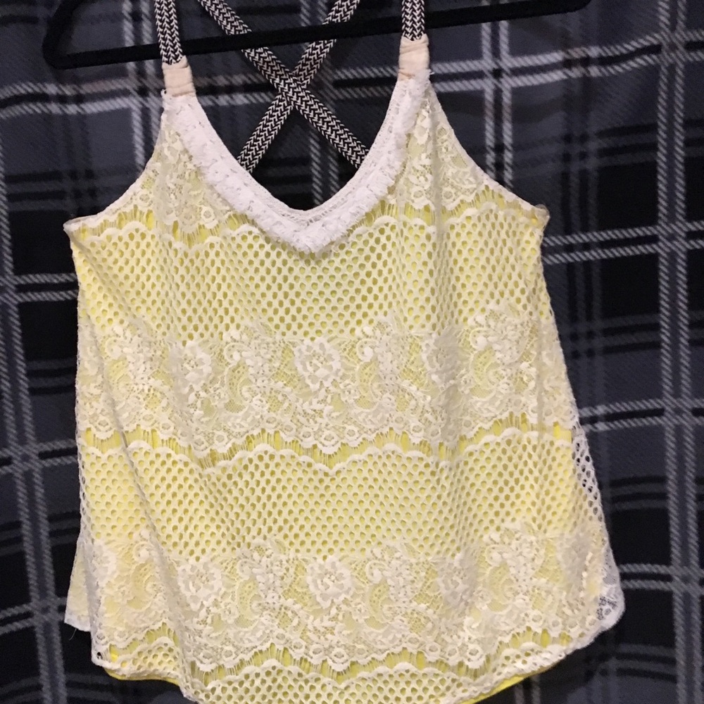 🌼Cute boho cream Crochet lace over yellow tank LG